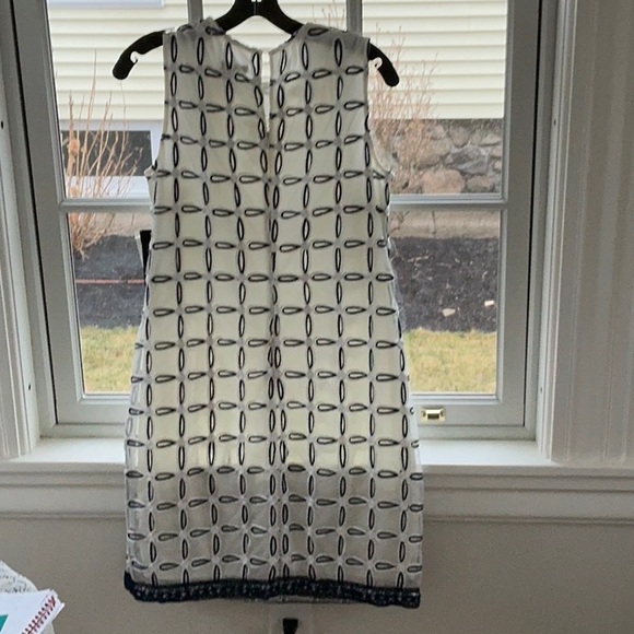 Elegant Navy and White Patterned Dress - Picture 2 of 2